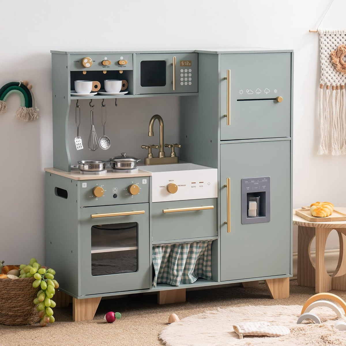Doll House & Pretend Play